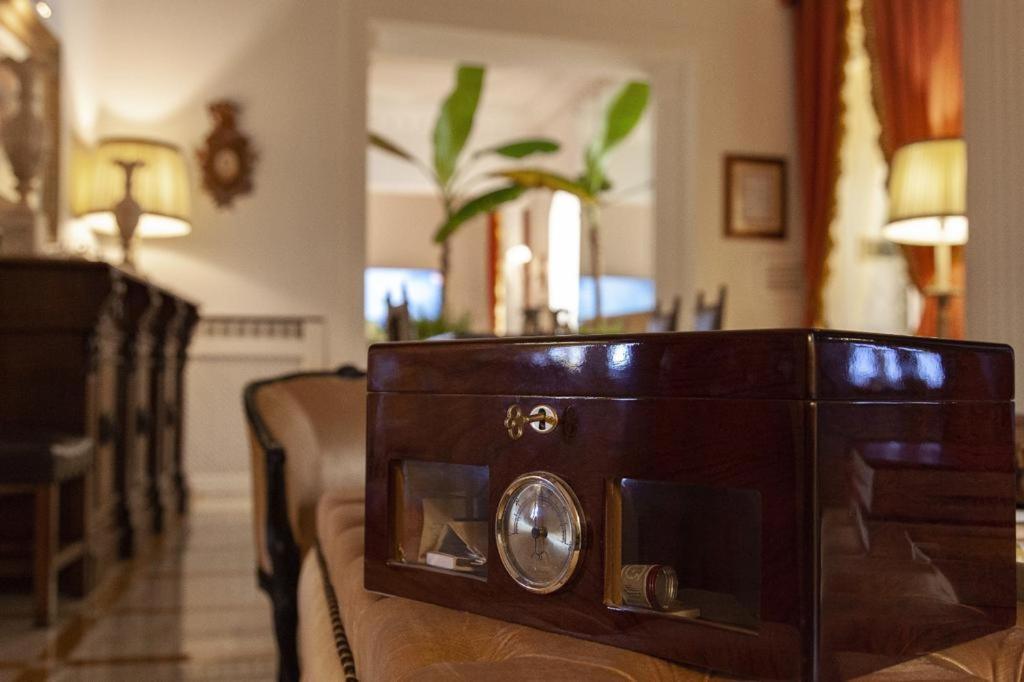 Palazzo Cherubini-Pools & Wellness 罗萨诺 外观 照片